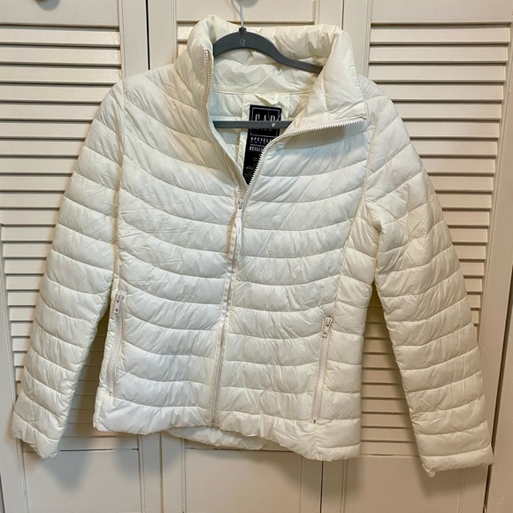 GAP white puffer jacket size small - Picture 2 of 3